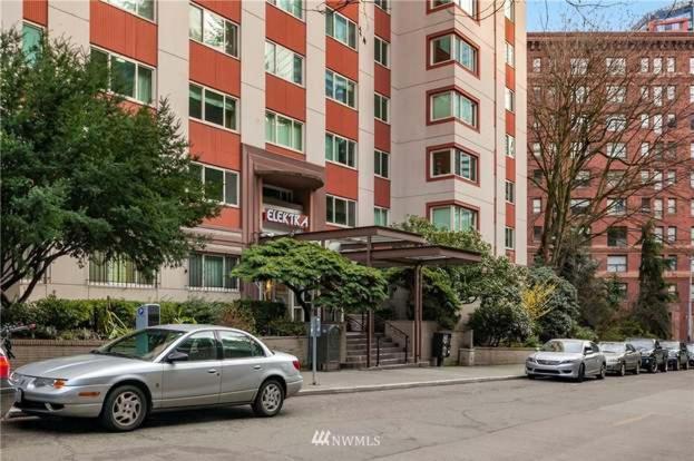 Vibrant Downtown, King Bed, Work Desk & Kitchen Hébergement de vacances Seattle