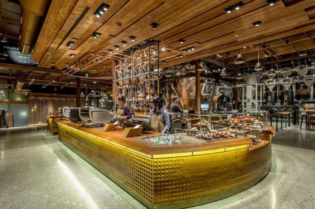 Vibrant Downtown, King Bed, Work Desk & Kitchen Hébergement de vacances Seattle