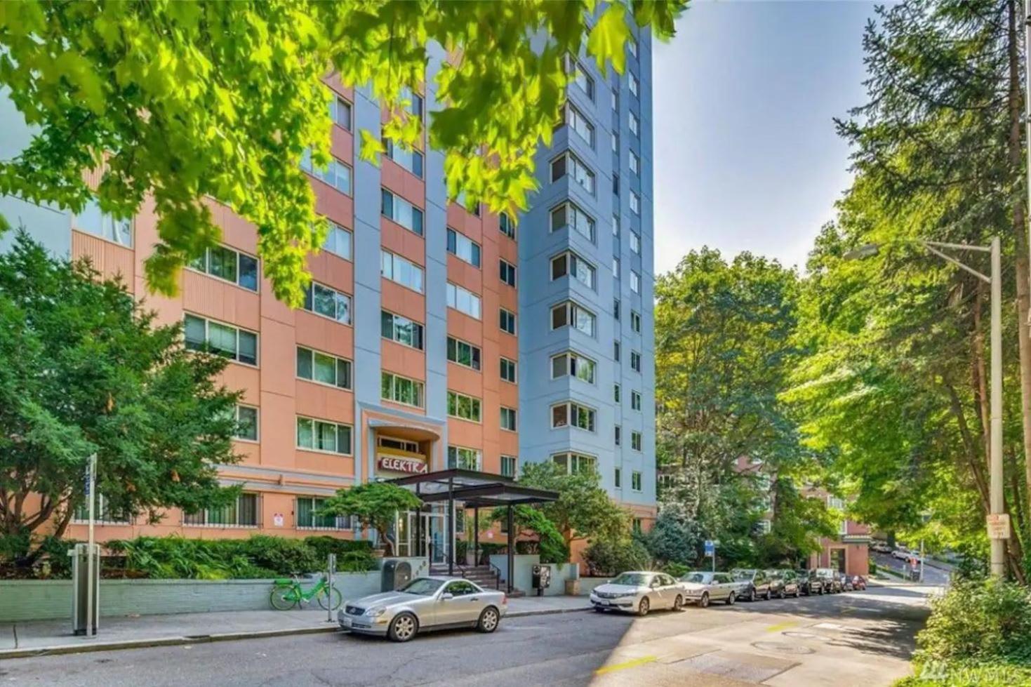 Hébergement de vacances Vibrant Downtown, King Bed, Work Desk & Kitchen *