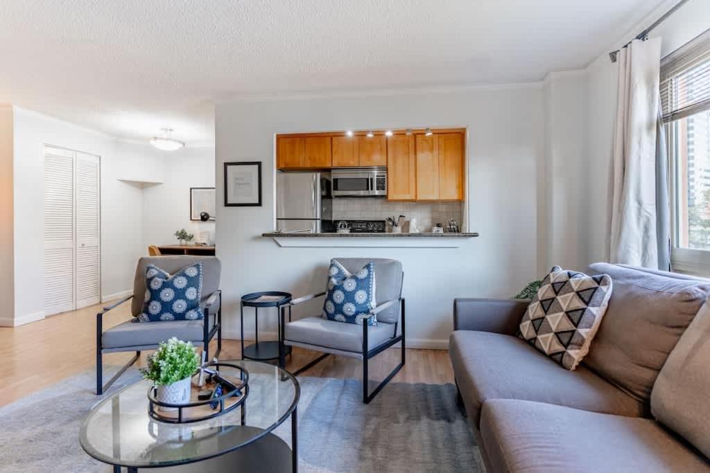 Casa vacanze Vibrant Downtown, King Bed, Work Desk & Kitchen